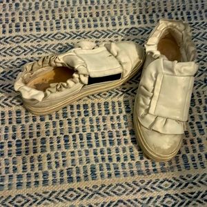 ROGER VIVIER Sneaky Viv Ruffled Sneaker White